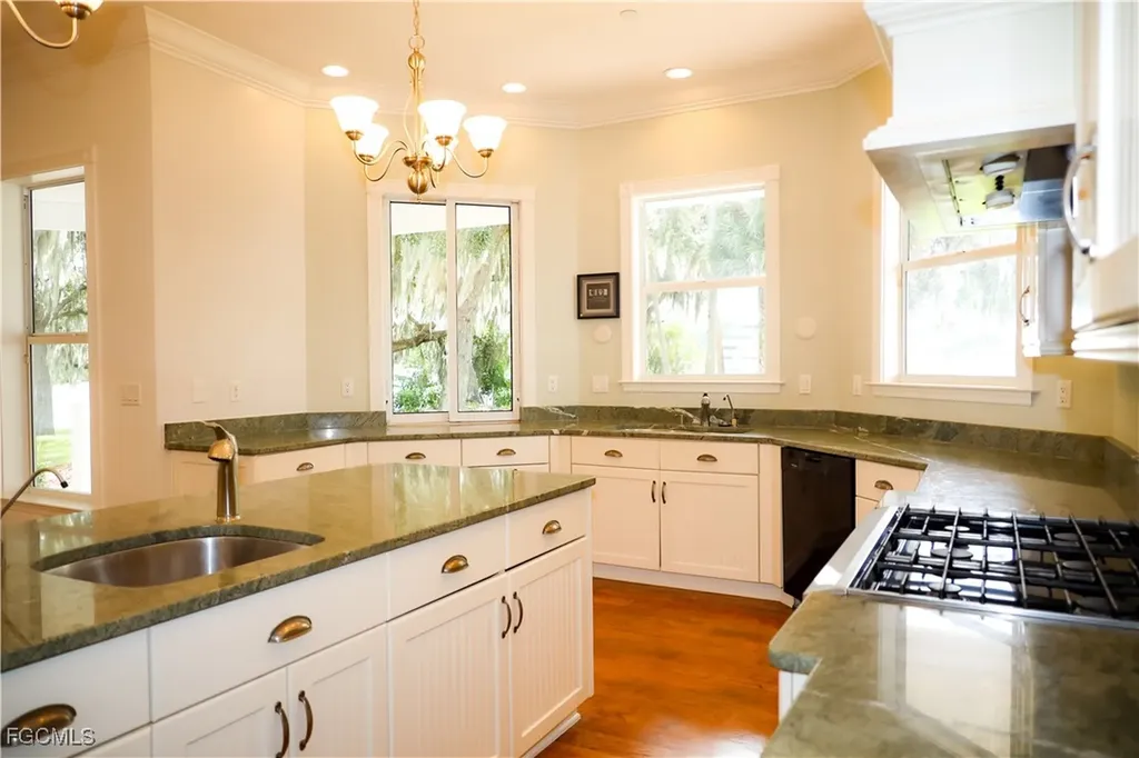 16470 Oakview Circle Alva FL 33920