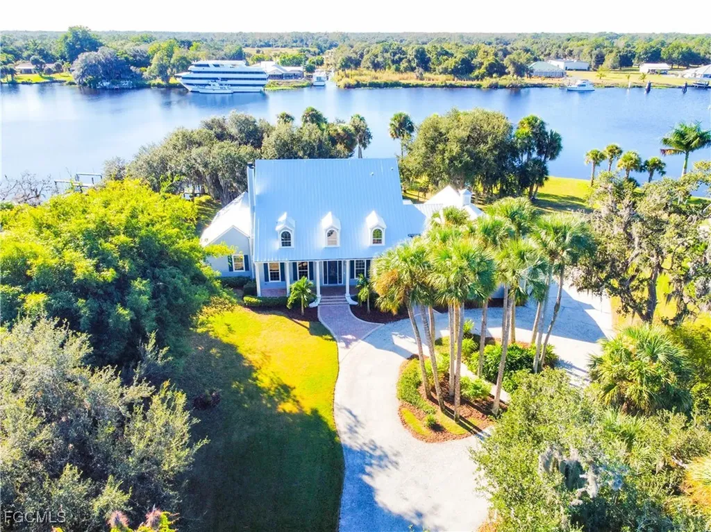 16470 Oakview Circle Alva FL 33920