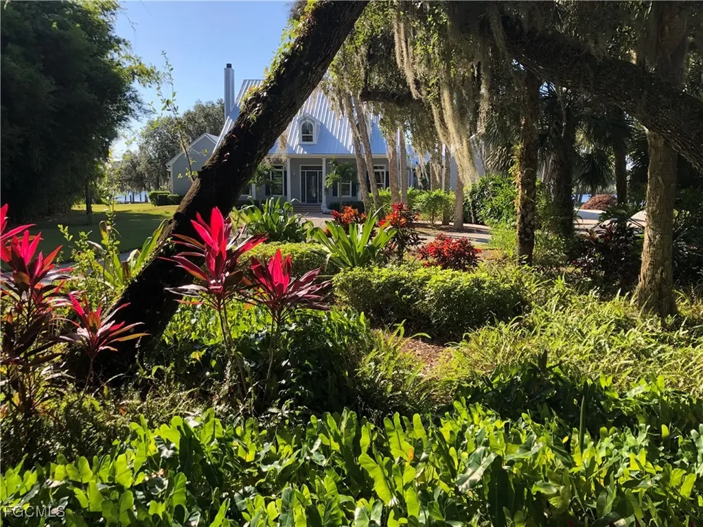 16470 Oakview Circle Alva FL 33920