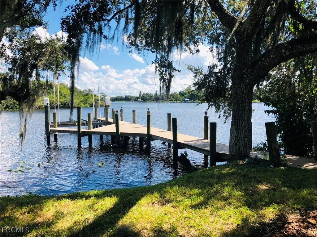 16470 Oakview Circle Alva FL 33920