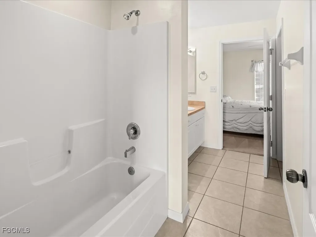 4427 NE 21st Place Cape Coral FL 33909