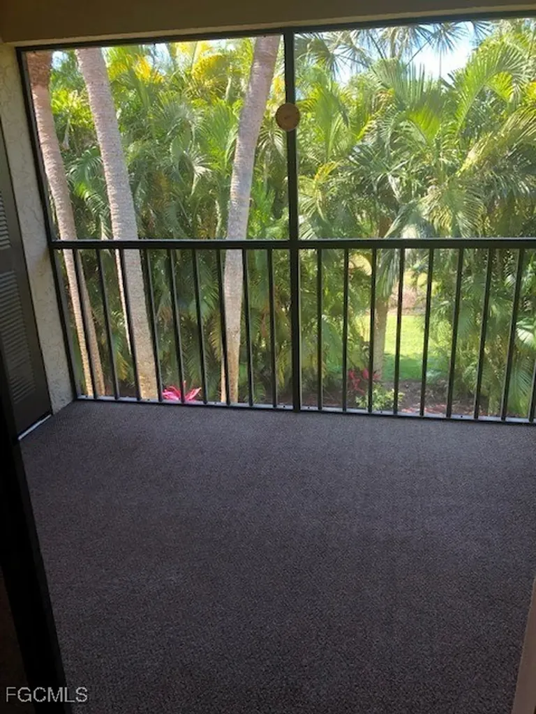 8534 Charter Club Circle Fort Myers FL 33919