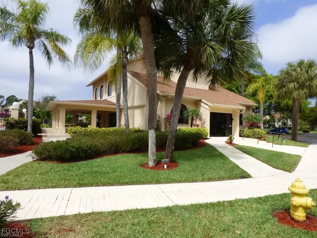 8534 Charter Club Circle Fort Myers FL 33919
