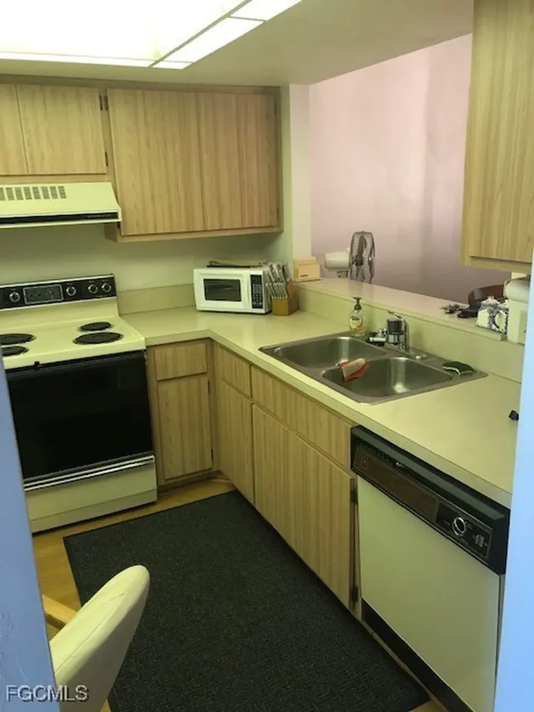 8534 Charter Club Circle Fort Myers FL 33919