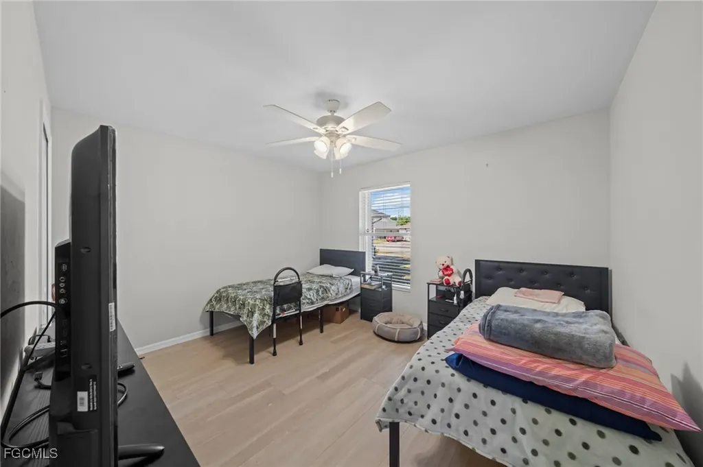 914/916 SE 14th Terrace Cape Coral FL 33990