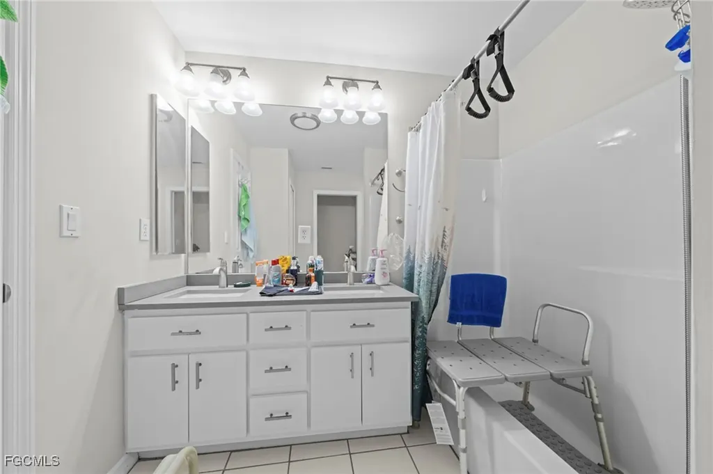 914/916 SE 14th Terrace Cape Coral FL 33990