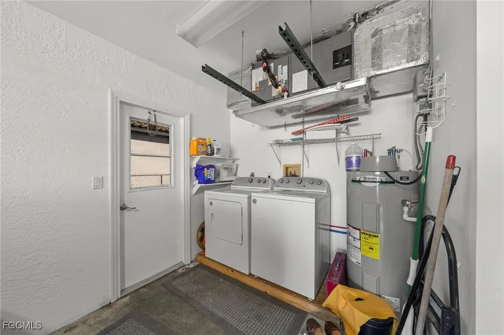 914/916 SE 14th Terrace Cape Coral FL 33990