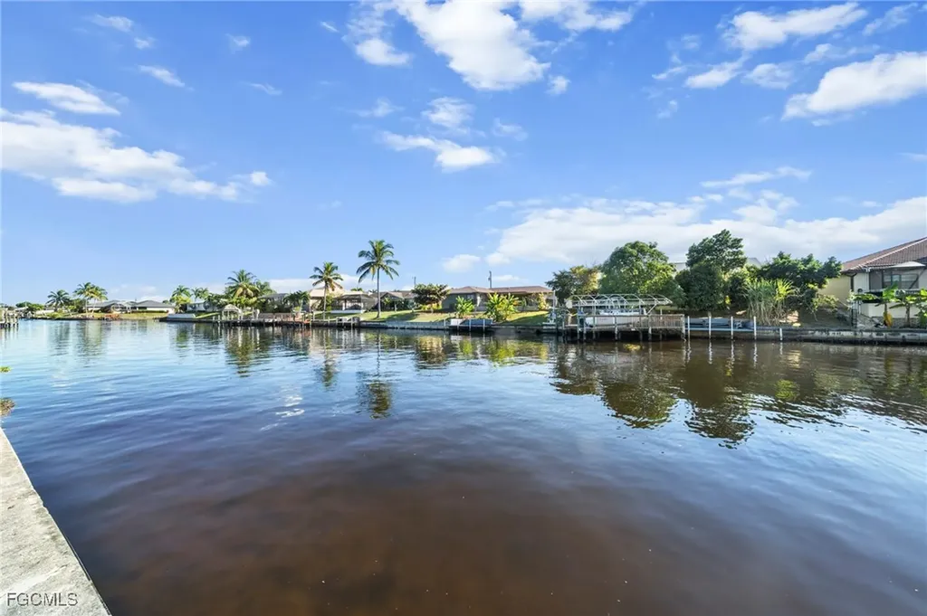 914/916 SE 14th Terrace Cape Coral FL 33990