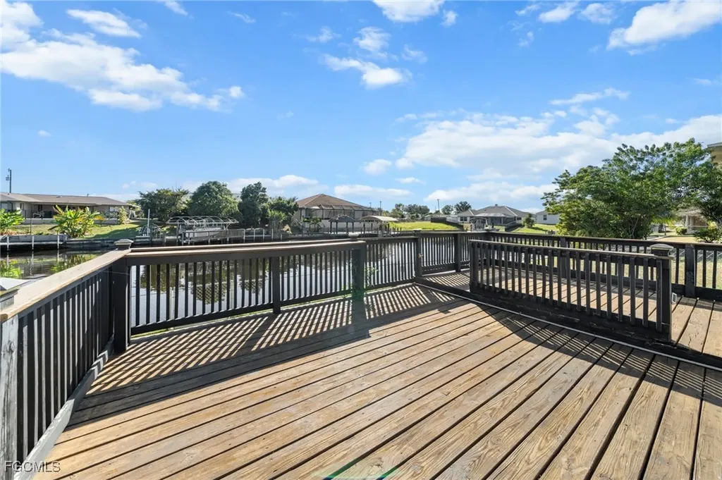 914/916 SE 14th Terrace Cape Coral FL 33990