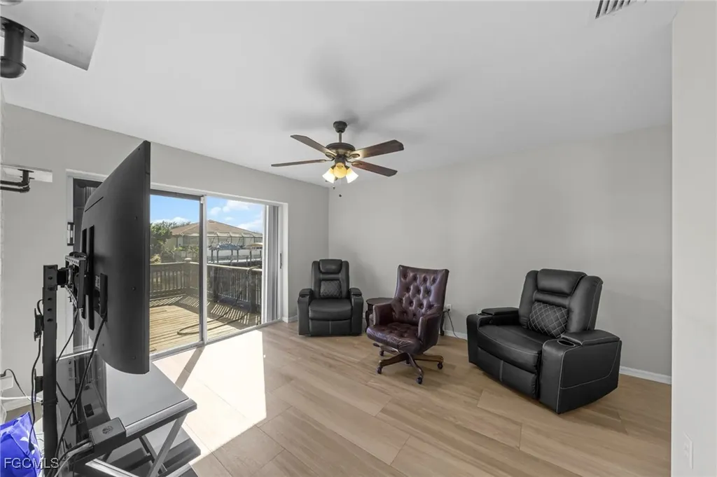 914/916 SE 14th Terrace Cape Coral FL 33990