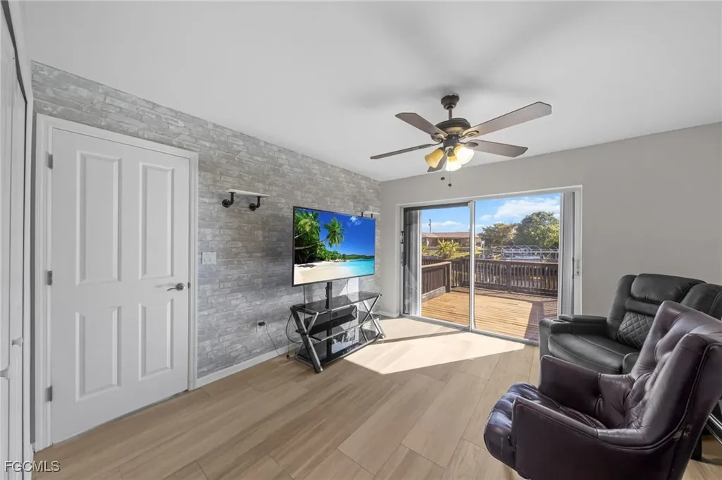 914/916 SE 14th Terrace Cape Coral FL 33990