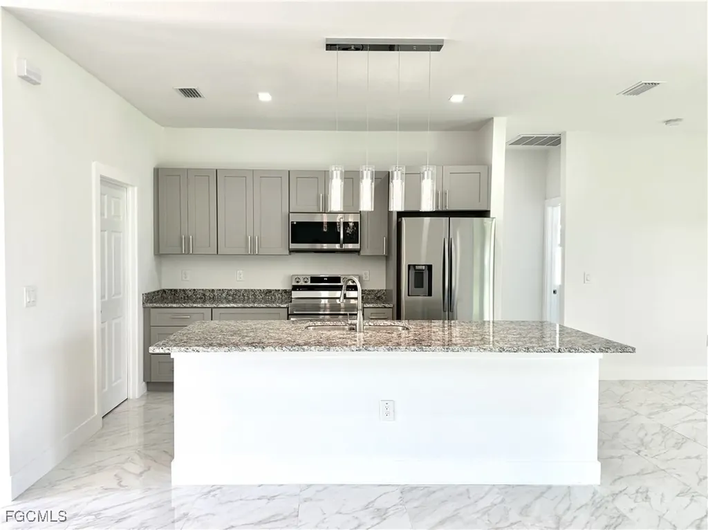 2321 SW 21st Terrace Cape Coral FL 33991