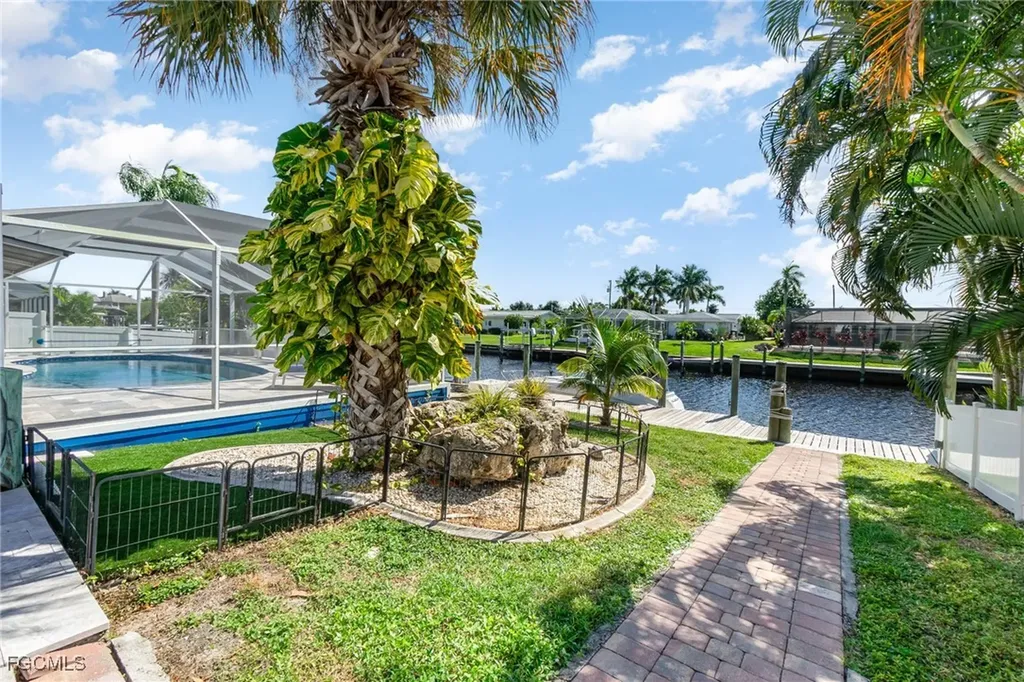 1661 Swan Terrace North Fort Myers FL 33903