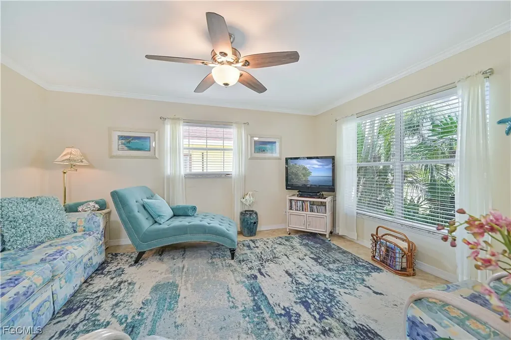 572 105th Avenue N Naples FL 34108
