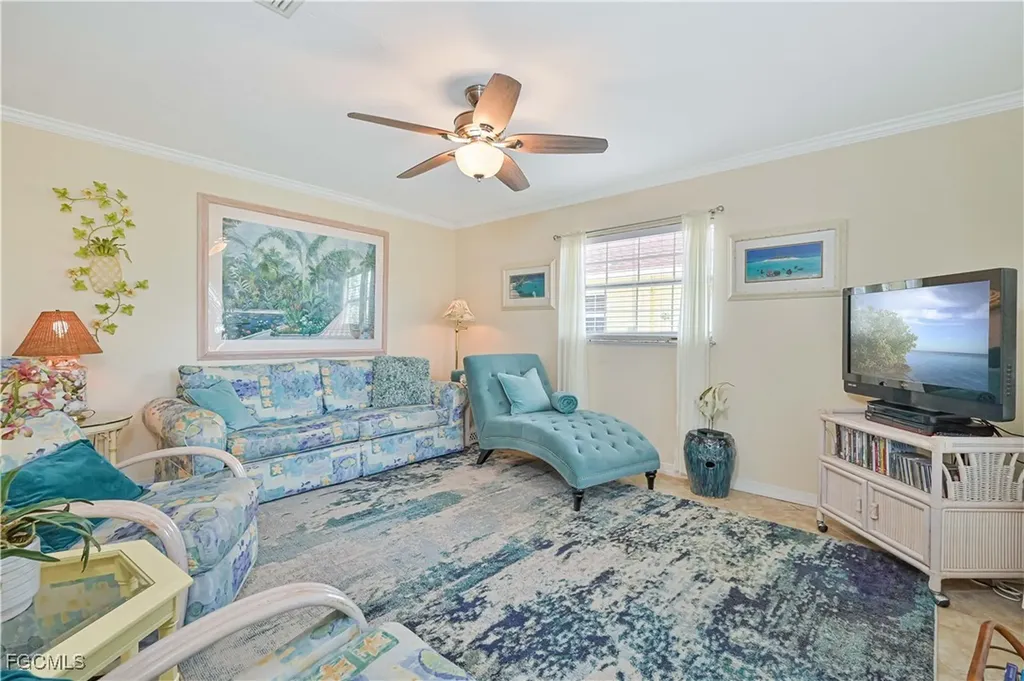 572 105th Avenue N Naples FL 34108