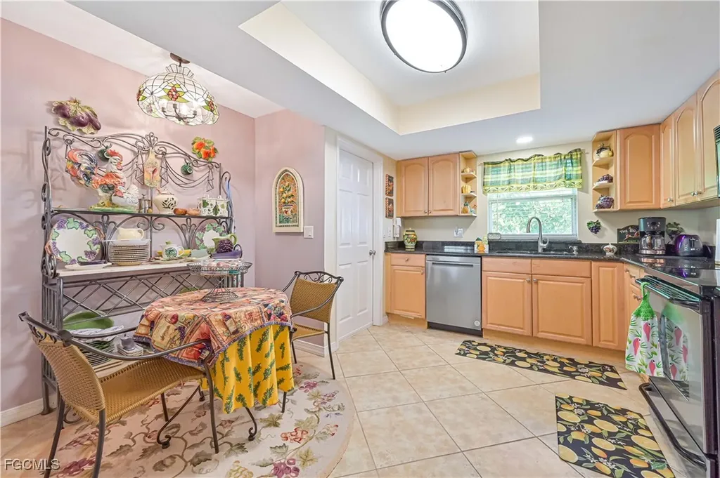572 105th Avenue N Naples FL 34108