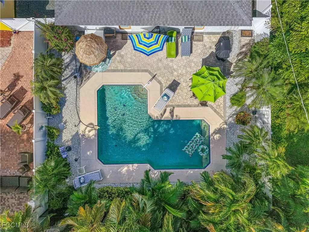 572 105th Avenue N Naples FL 34108