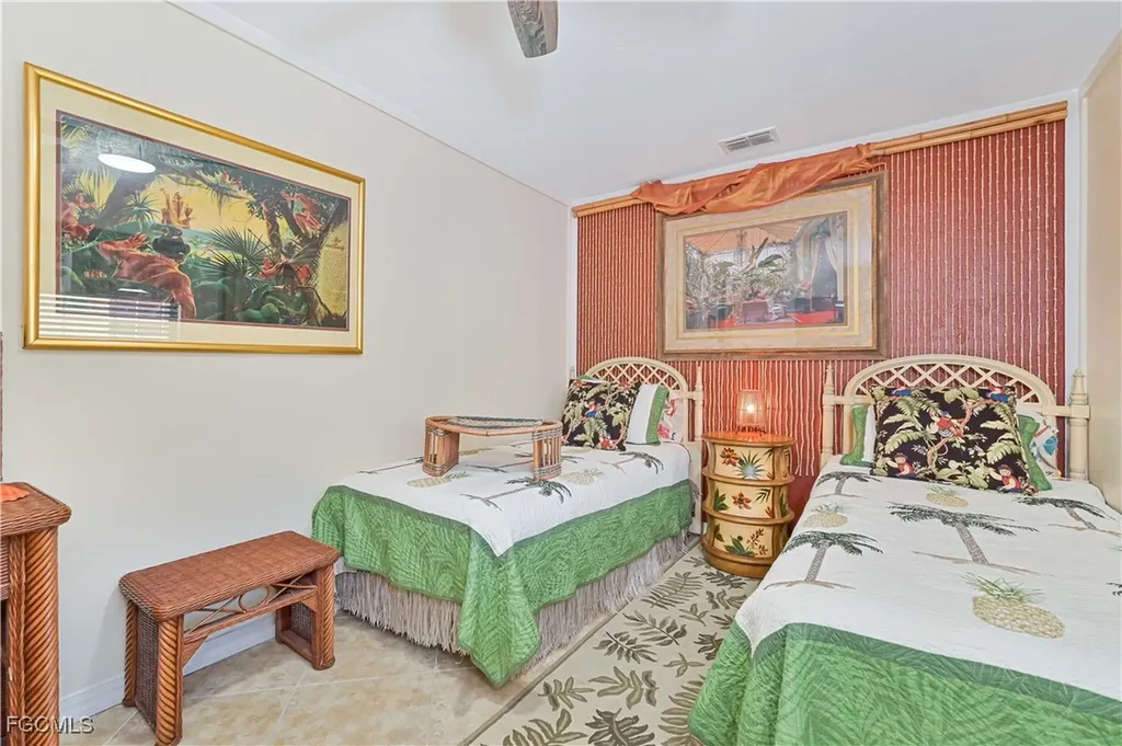 572 105th Avenue N Naples FL 34108