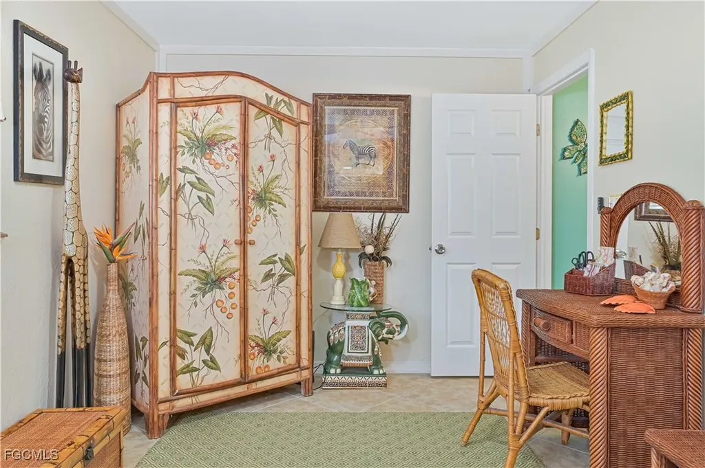572 105th Avenue N Naples FL 34108