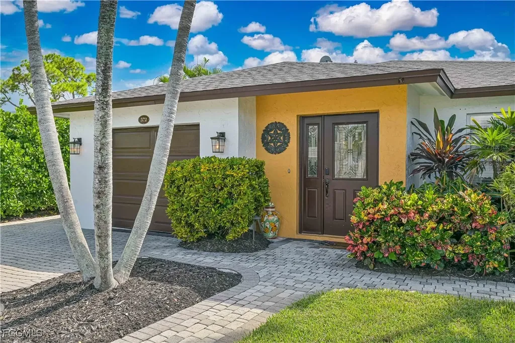 572 105th Avenue N Naples FL 34108
