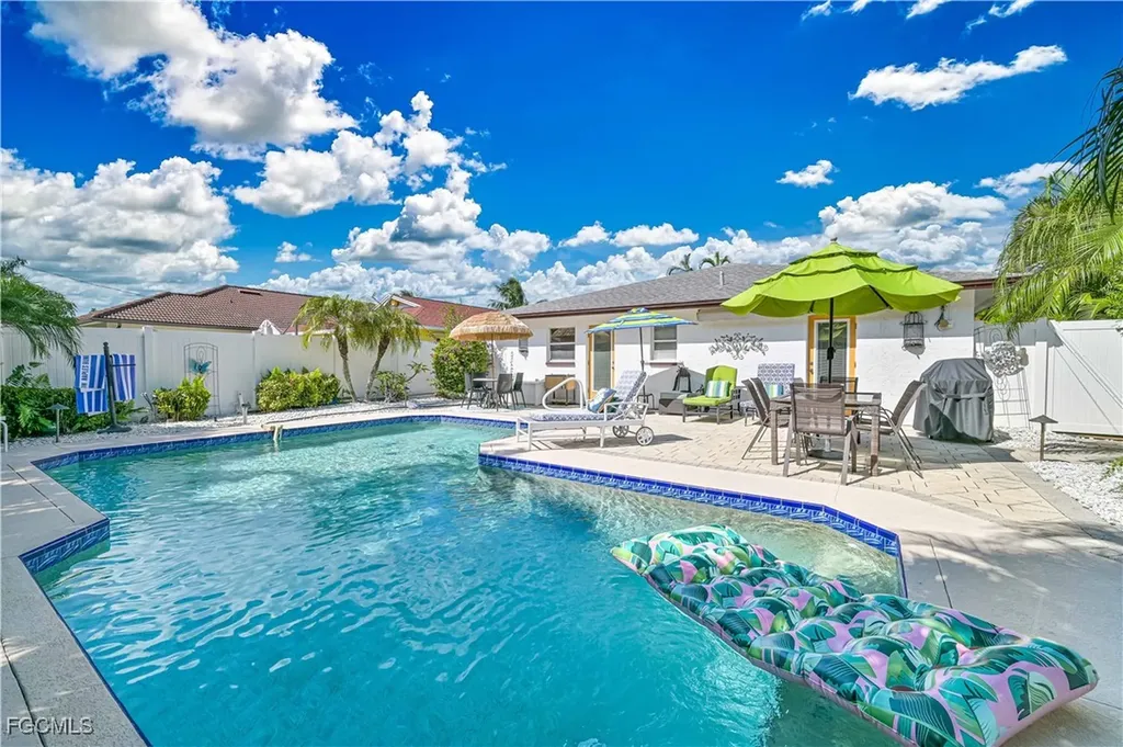 572 105th Avenue N Naples FL 34108