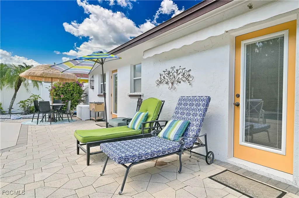 572 105th Avenue N Naples FL 34108