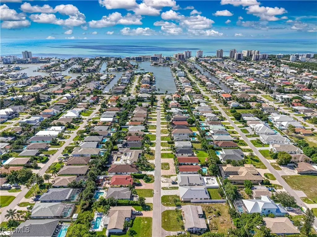572 105th Avenue N Naples FL 34108
