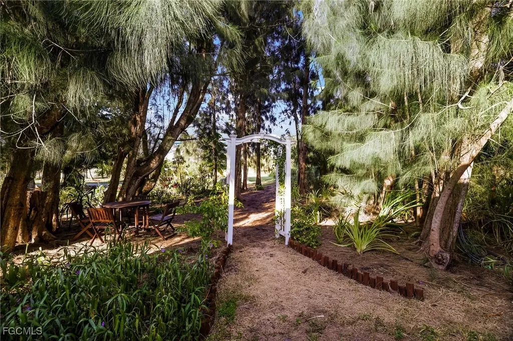 17340 Palm Beach Boulevard Alva FL 33920