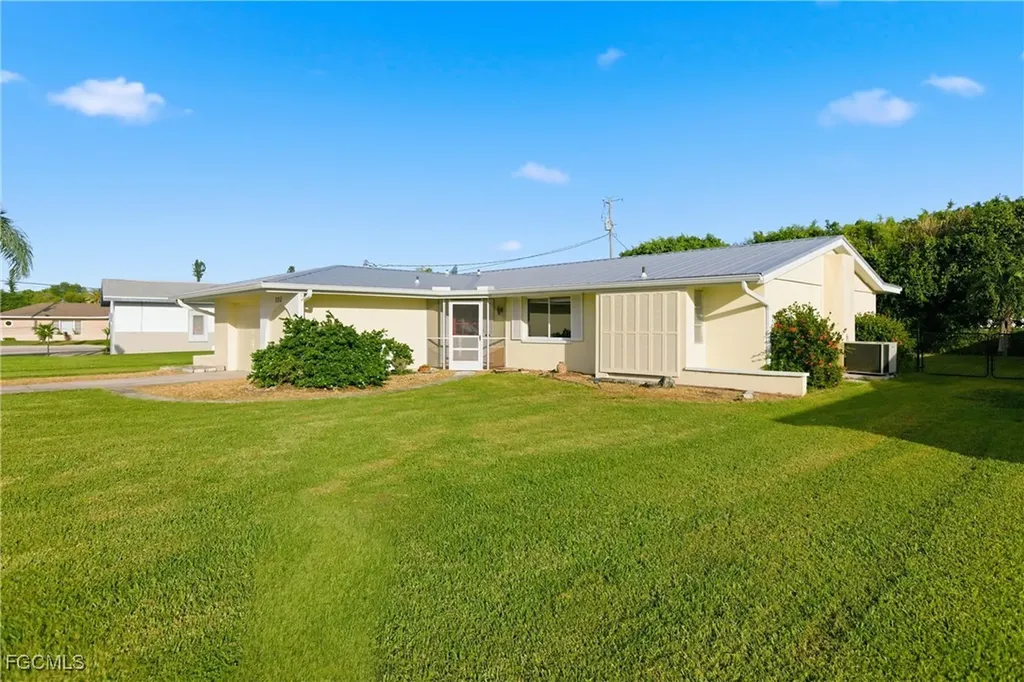 205 SE 44th Terrace Cape Coral FL 33904