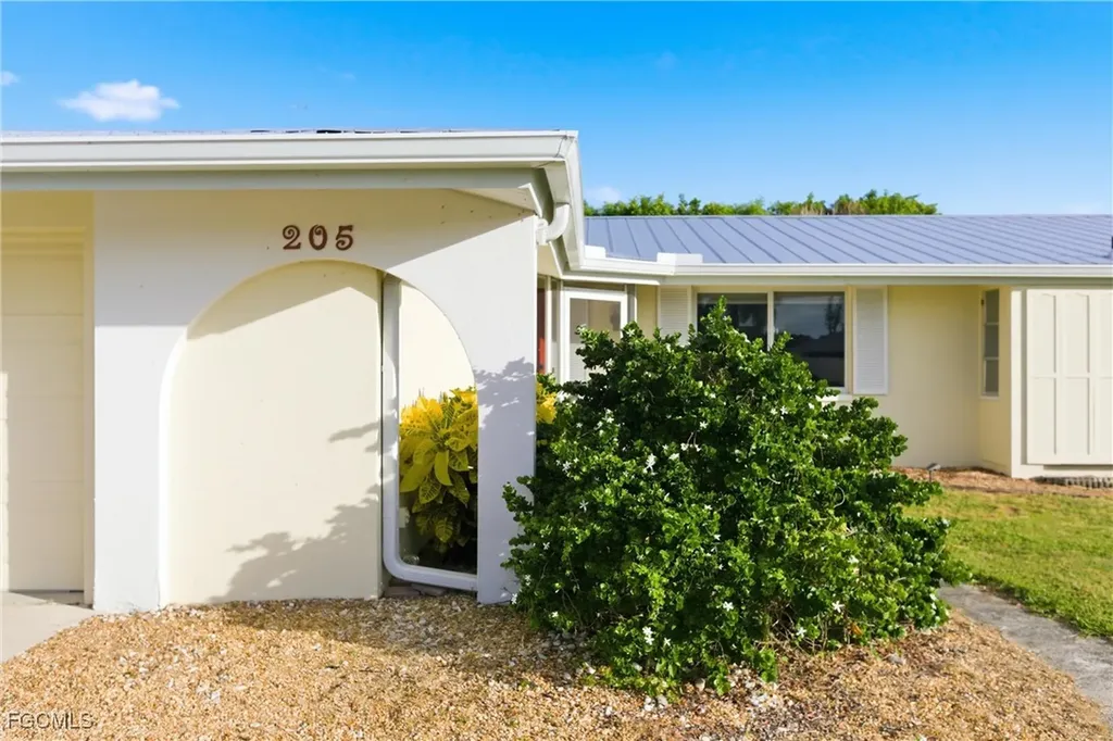 205 SE 44th Terrace Cape Coral FL 33904