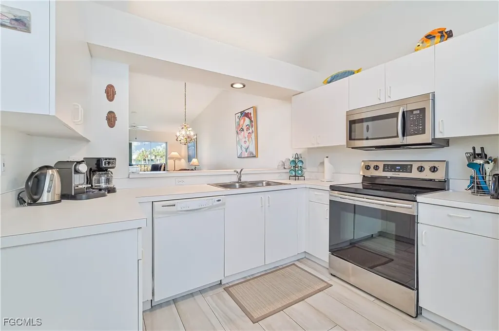 915 New Waterford Drive Naples FL 34104