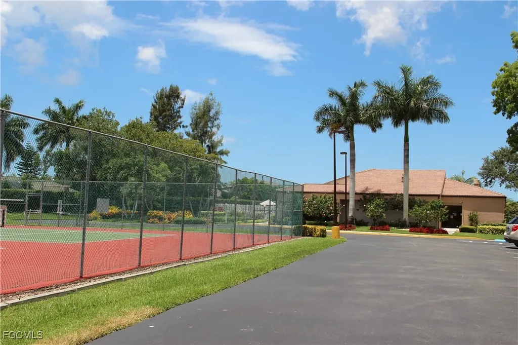 915 New Waterford Drive Naples FL 34104
