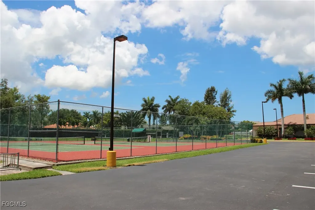 915 New Waterford Drive Naples FL 34104