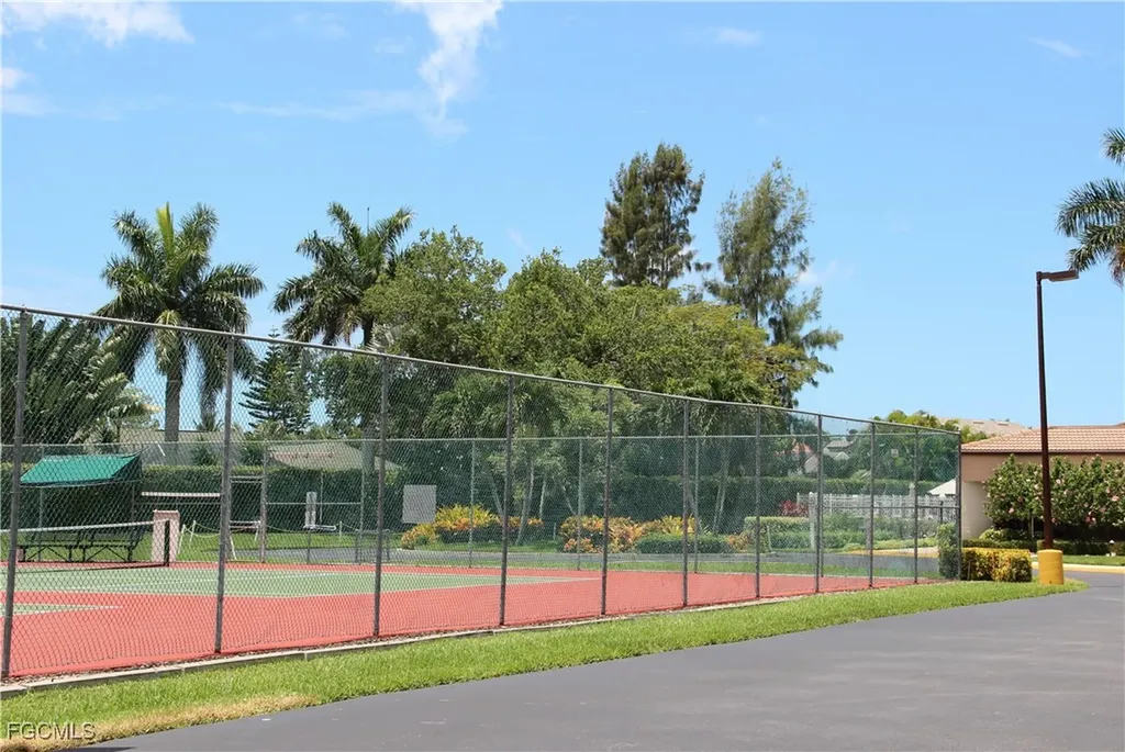 915 New Waterford Drive Naples FL 34104