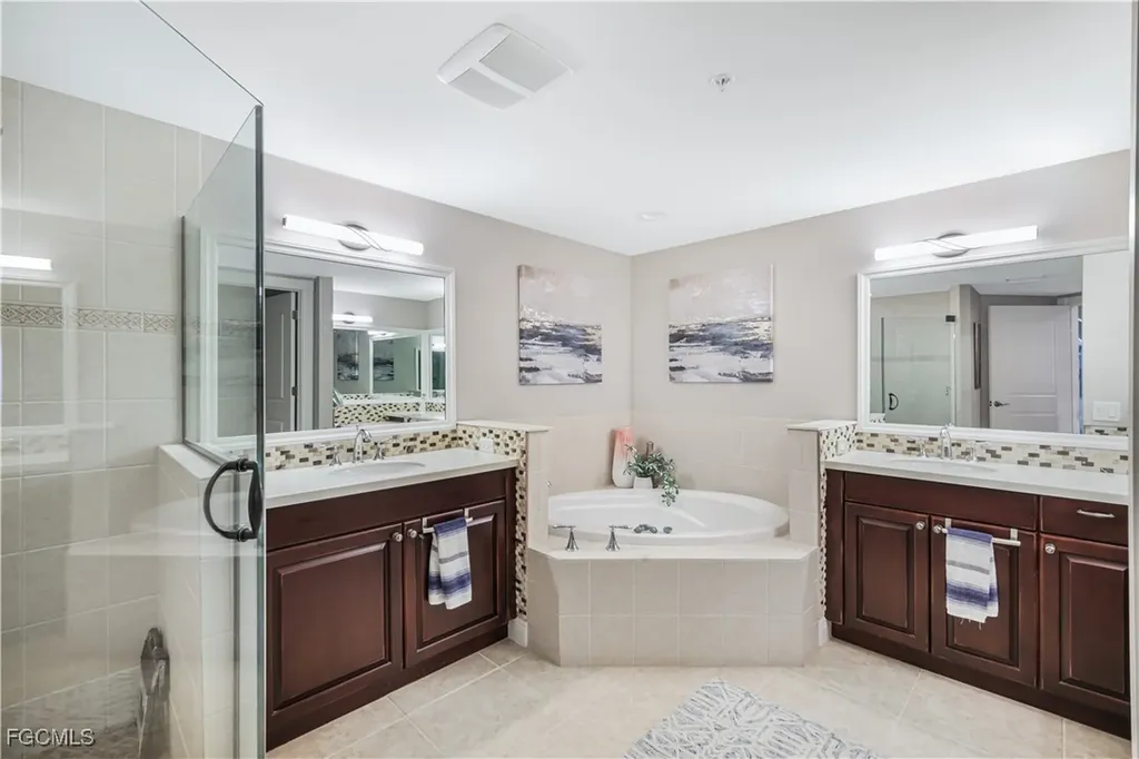 6081 Silver King Boulevard Cape Coral FL 33914