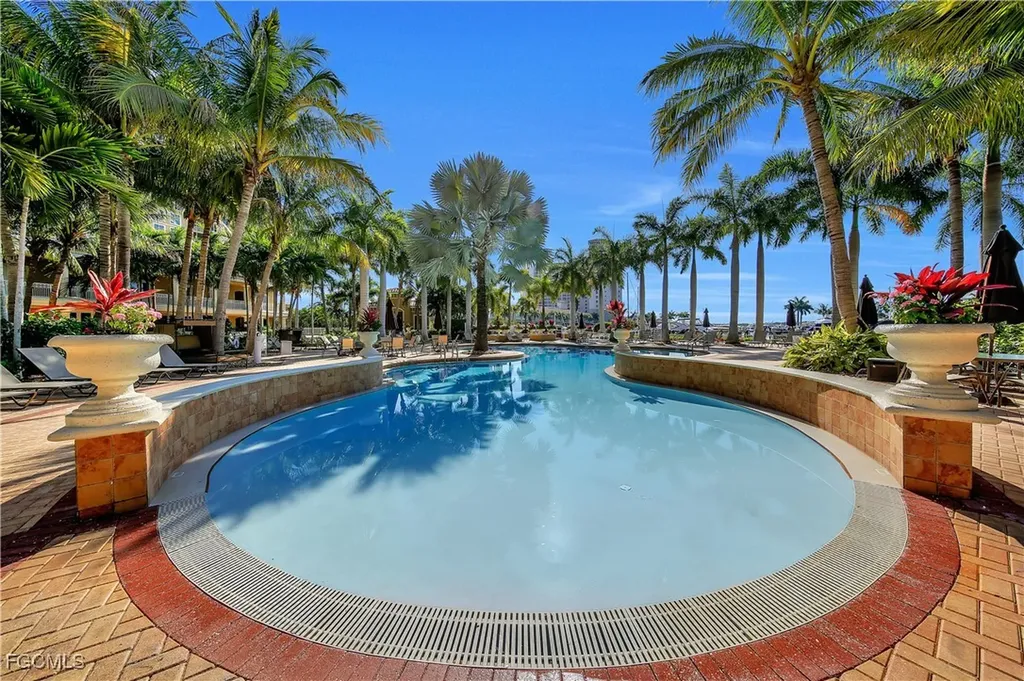 6081 Silver King Boulevard Cape Coral FL 33914