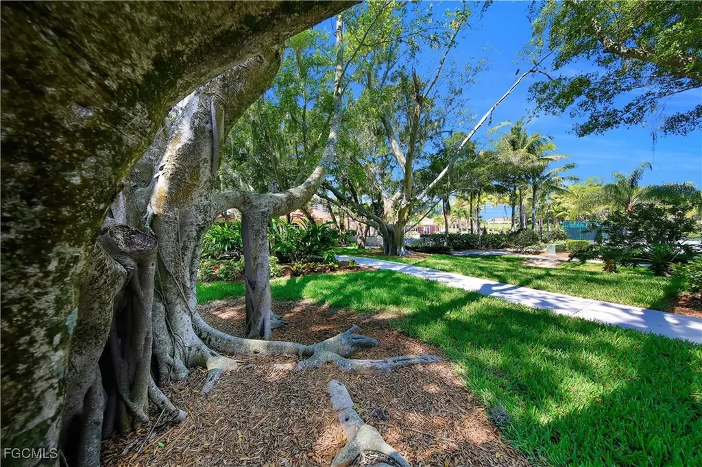 6081 Silver King Boulevard Cape Coral FL 33914