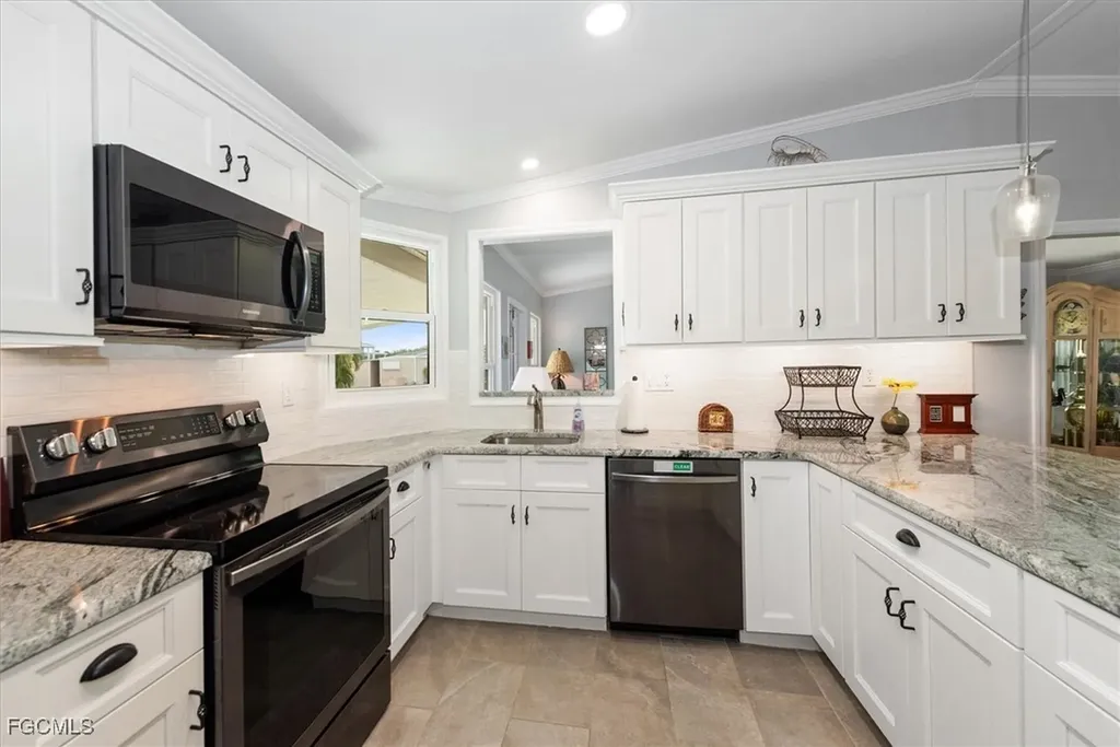 102 Elise Drive Fort Myers FL 33908