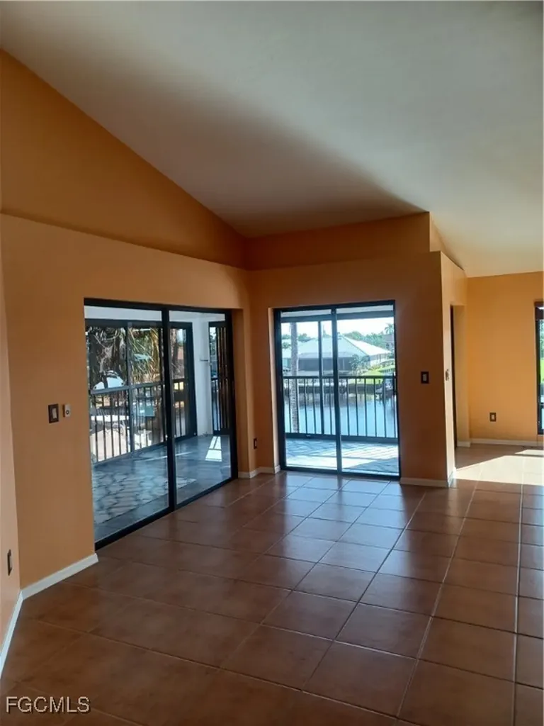 5515 SW 12th Avenue Cape Coral FL 33914