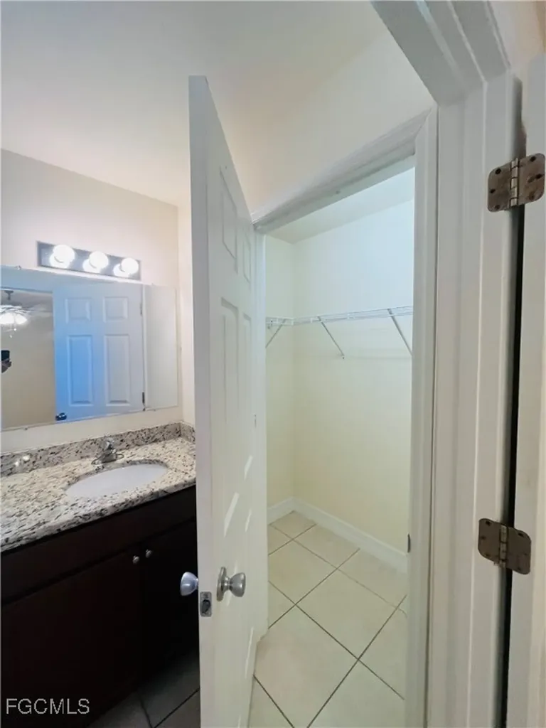 3022 SE Santa Barbara Place Cape Coral FL 33904