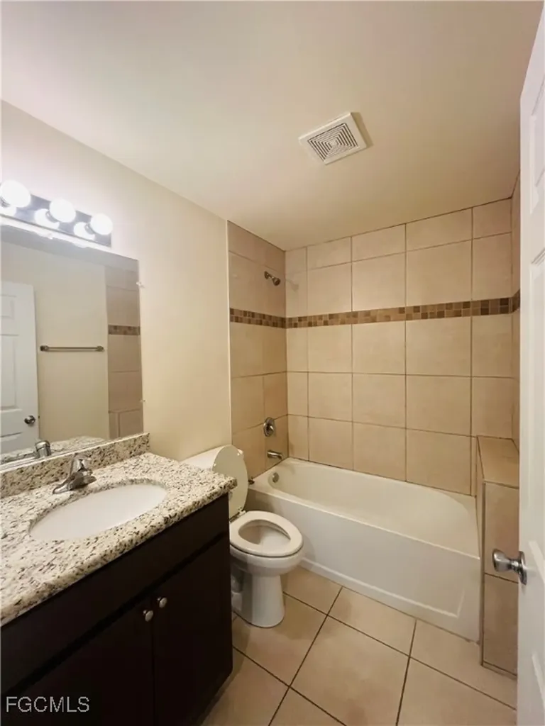 3022 SE Santa Barbara Place Cape Coral FL 33904