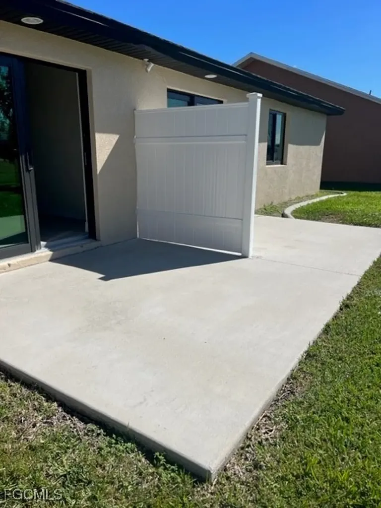 3022 SE Santa Barbara Place Cape Coral FL 33904