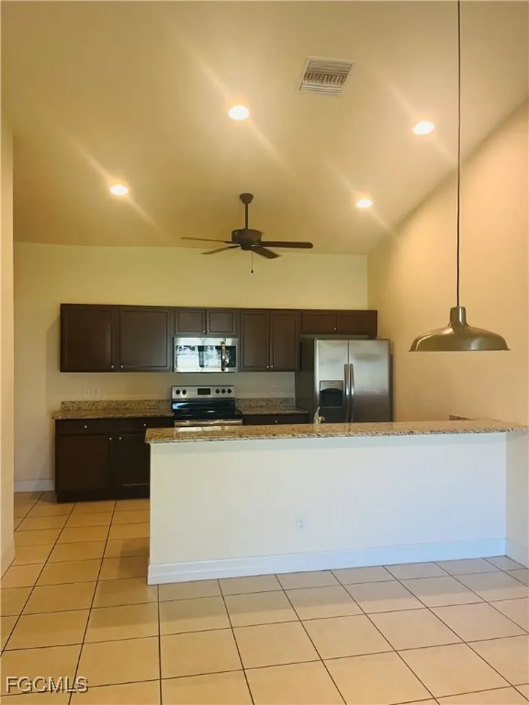 3022 SE Santa Barbara Place Cape Coral FL 33904
