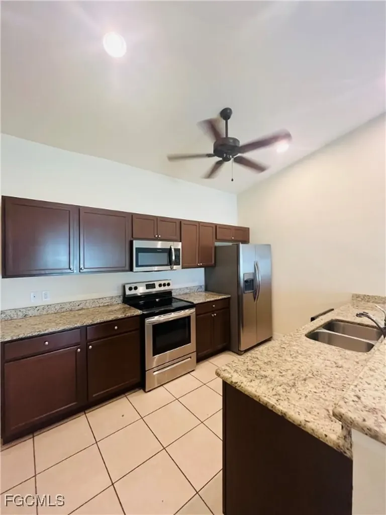 3022 SE Santa Barbara Place Cape Coral FL 33904