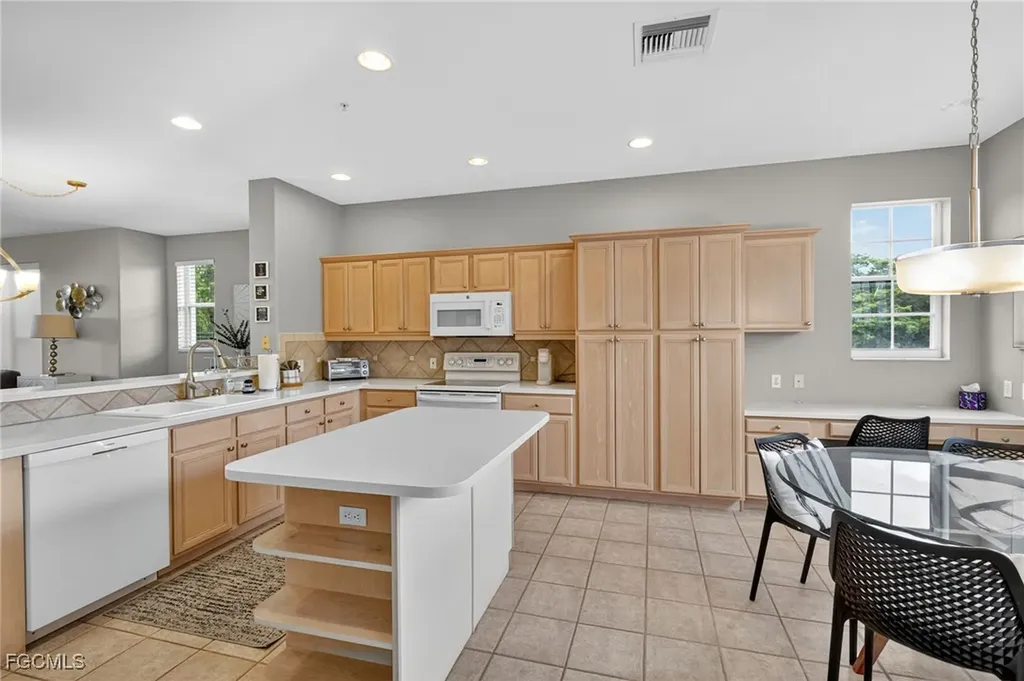 9131 Southmont Cove Fort Myers FL 33908