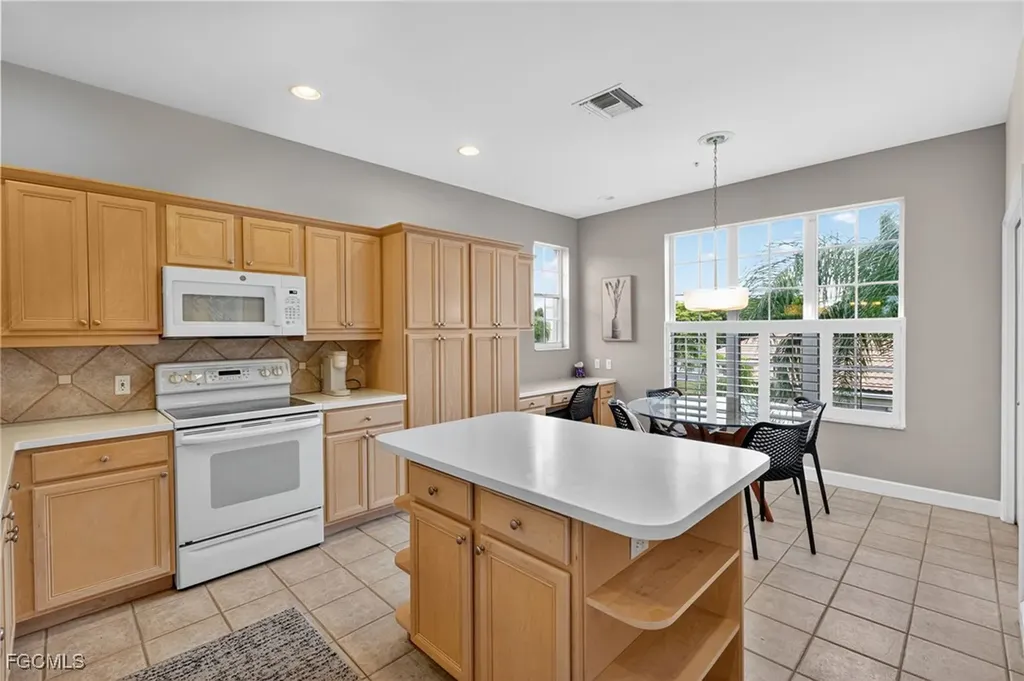 9131 Southmont Cove Fort Myers FL 33908