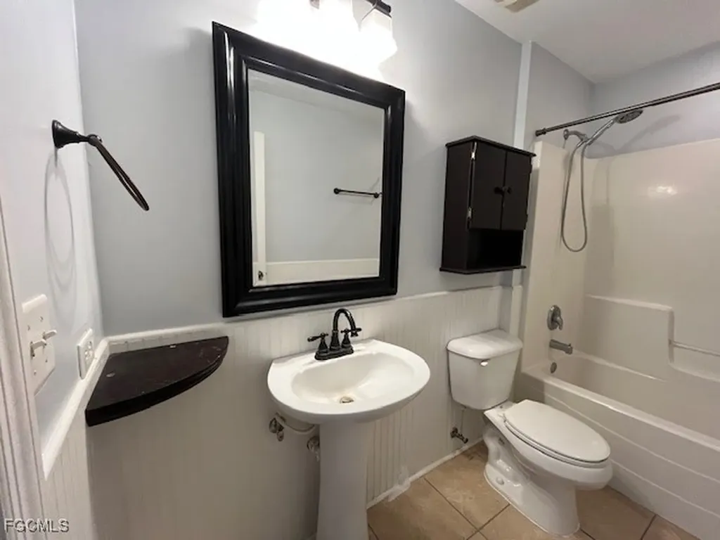 526 NW 16th Terrace Cape Coral FL 33993