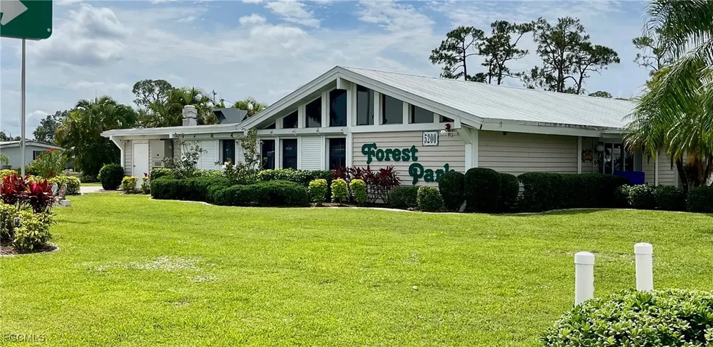 511 Pine Tree Court North Fort Myers FL 33917