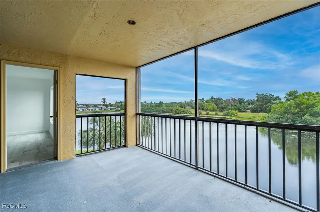 2067 W Lakeview Boulevard North Fort Myers FL 33903