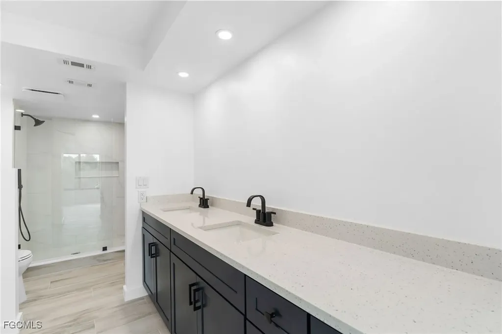 2067 W Lakeview Boulevard North Fort Myers FL 33903